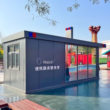 景區(qū)便民服務(wù)警務(wù)室，為游客提供方便服務(wù)